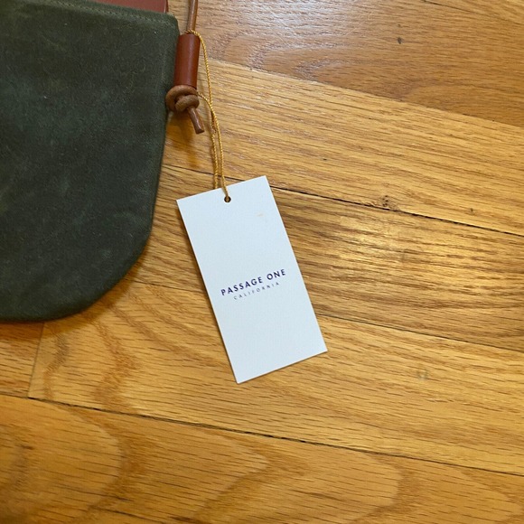 NWT Passage One Bali Mini Crossbody Phone Holder Waxed Canvas Olive Leather Snap - Picture 3 of 8